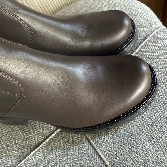La Canadienne Elegant Brown Leather Ankle Boots - Picture 14 of 14